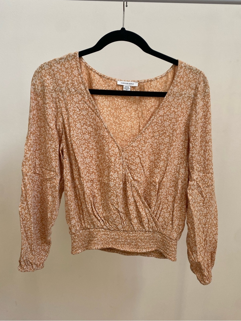 American Eagle floral long-sleeve v-neck blouse Sz S